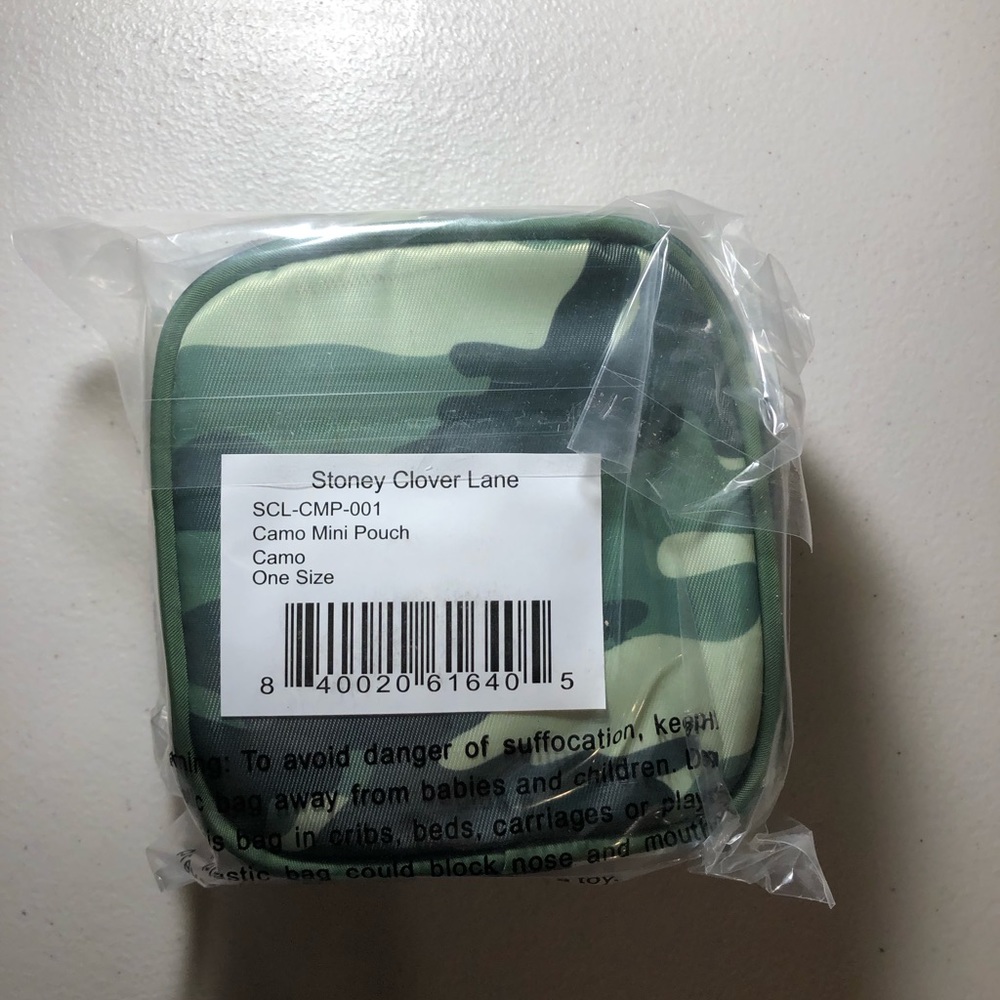 Stoney Clover Lane camo mini pouch - Picture 2 of 3